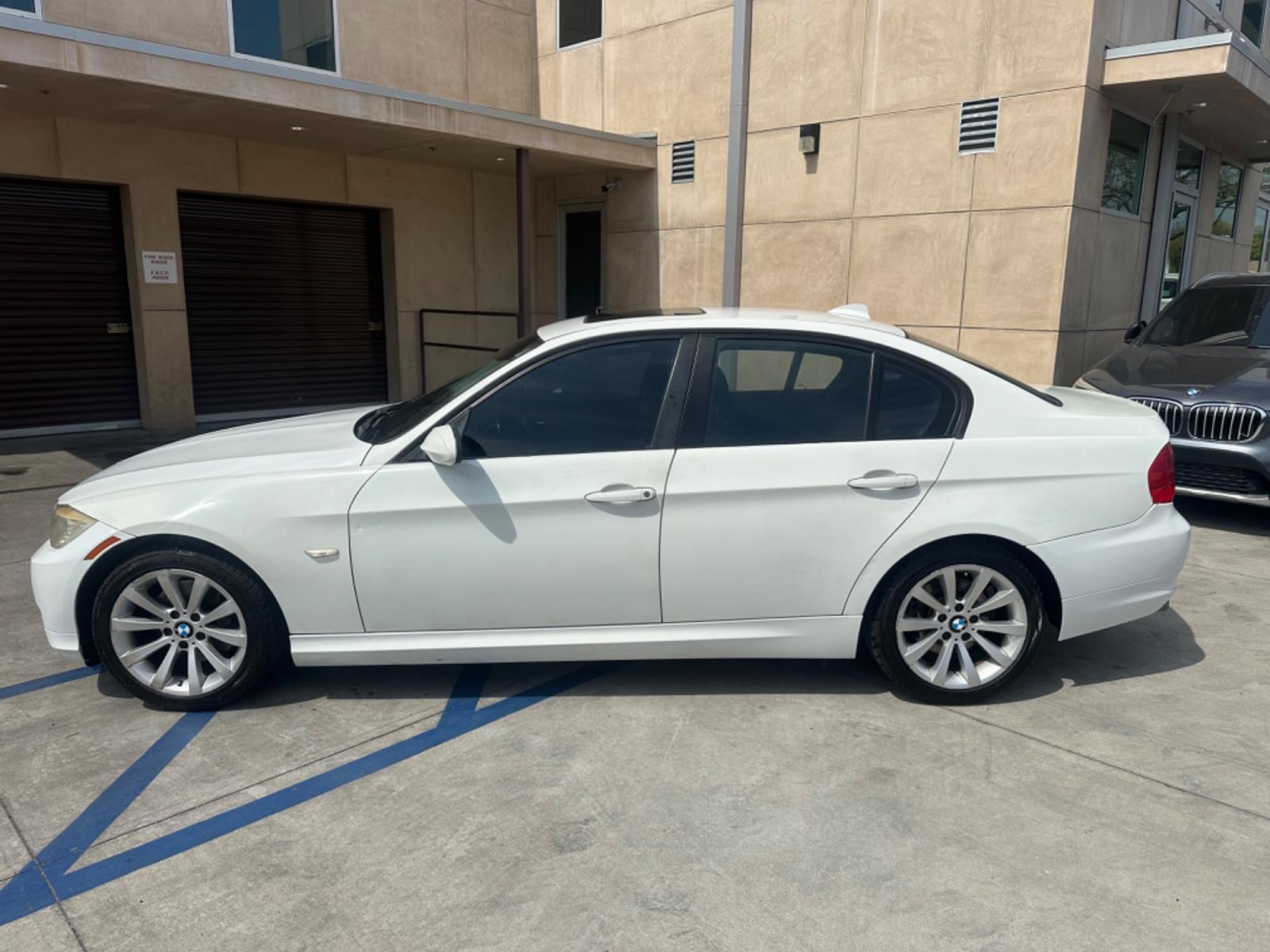 2011 White /Black BMW 3-Series 328i SA SULEV (WBAPH5G55BN) with an 3.0L L6 DOHC 24V engine, Automatic transmission, located at 30 S. Berkeley Avenue, Pasadena, CA, 91107, (626) 248-7567, 34.145447, -118.109398 - Photo #1